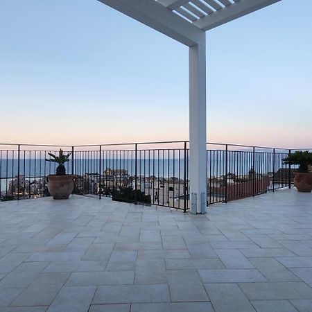 Palazzo Del Golfo Penthouse Apartment กัสเตลลัมมาเร เดล โกลโฟ ภายนอก รูปภาพ