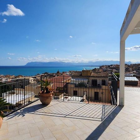 Palazzo Del Golfo Penthouse Apartment กัสเตลลัมมาเร เดล โกลโฟ ภายนอก รูปภาพ