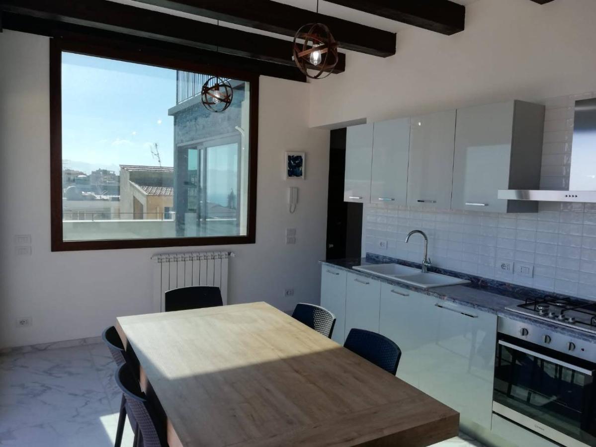 Palazzo Del Golfo Penthouse Apartment กัสเตลลัมมาเร เดล โกลโฟ ภายนอก รูปภาพ