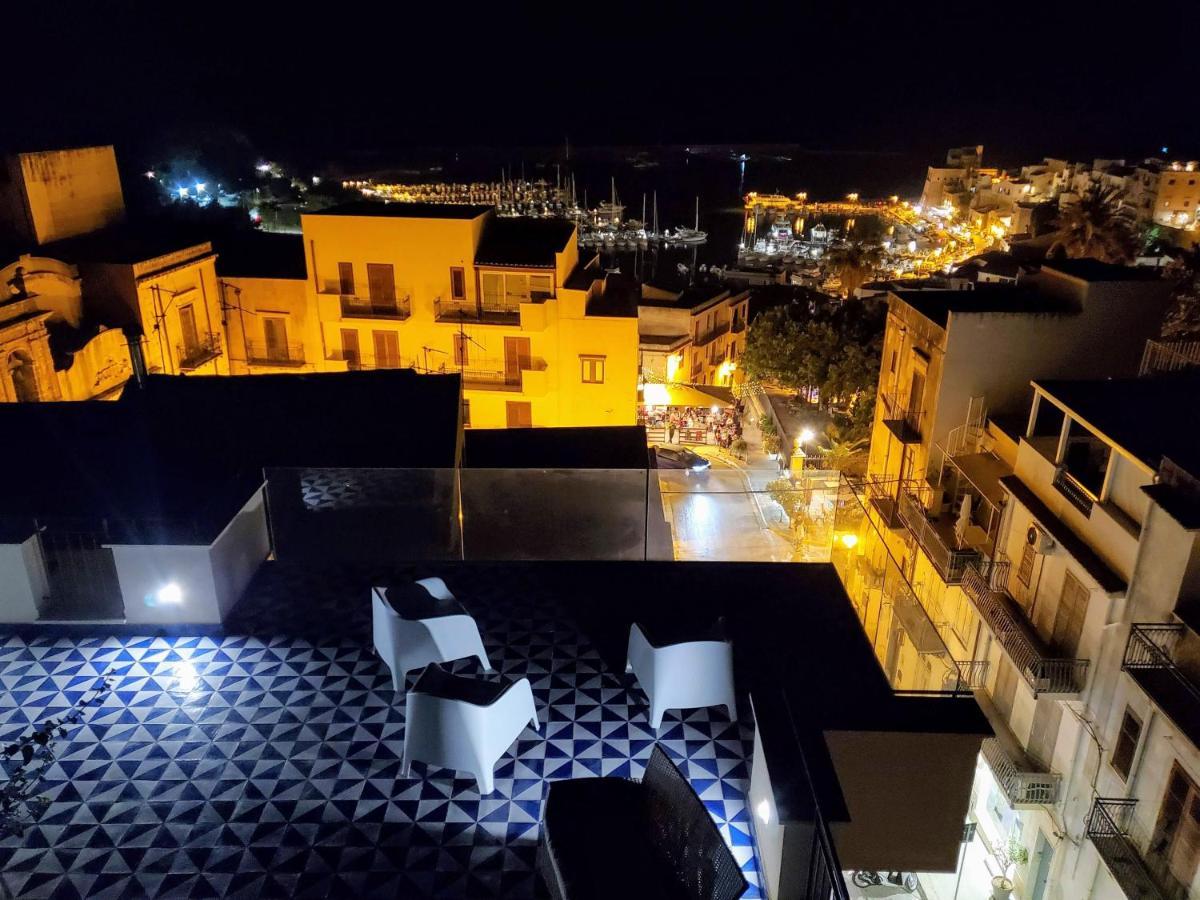 Palazzo Del Golfo Penthouse Apartment กัสเตลลัมมาเร เดล โกลโฟ ภายนอก รูปภาพ
