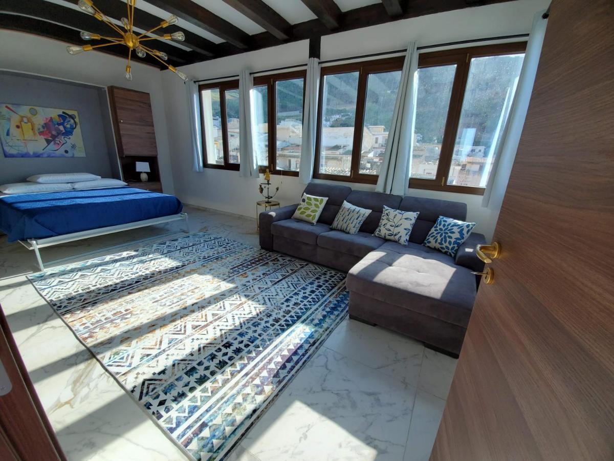 Palazzo Del Golfo Penthouse Apartment กัสเตลลัมมาเร เดล โกลโฟ ภายนอก รูปภาพ
