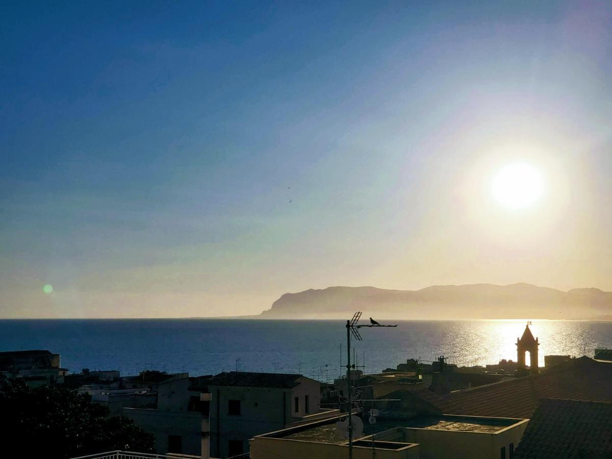 Palazzo Del Golfo Penthouse Apartment กัสเตลลัมมาเร เดล โกลโฟ ภายนอก รูปภาพ