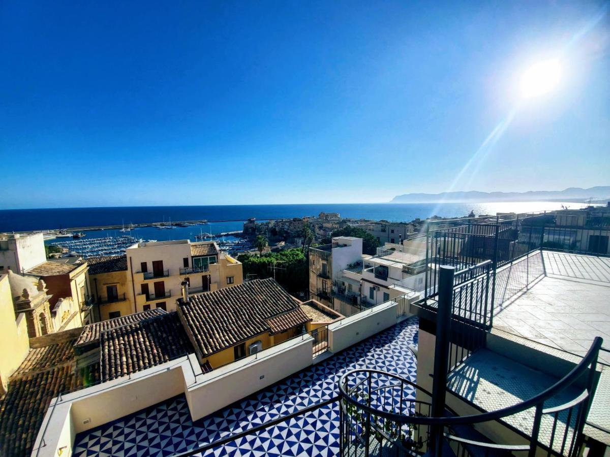 Palazzo Del Golfo Penthouse Apartment กัสเตลลัมมาเร เดล โกลโฟ ภายนอก รูปภาพ