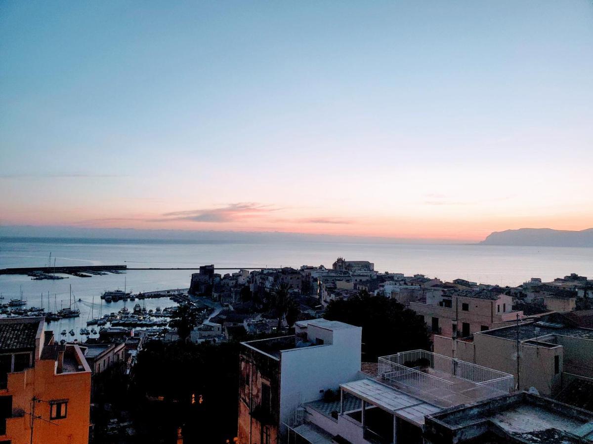 Palazzo Del Golfo Penthouse Apartment กัสเตลลัมมาเร เดล โกลโฟ ภายนอก รูปภาพ