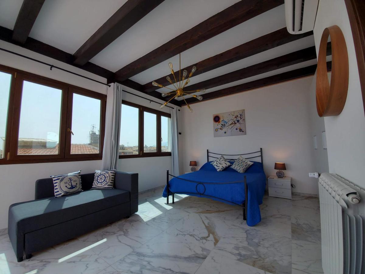 Palazzo Del Golfo Penthouse Apartment กัสเตลลัมมาเร เดล โกลโฟ ภายนอก รูปภาพ
