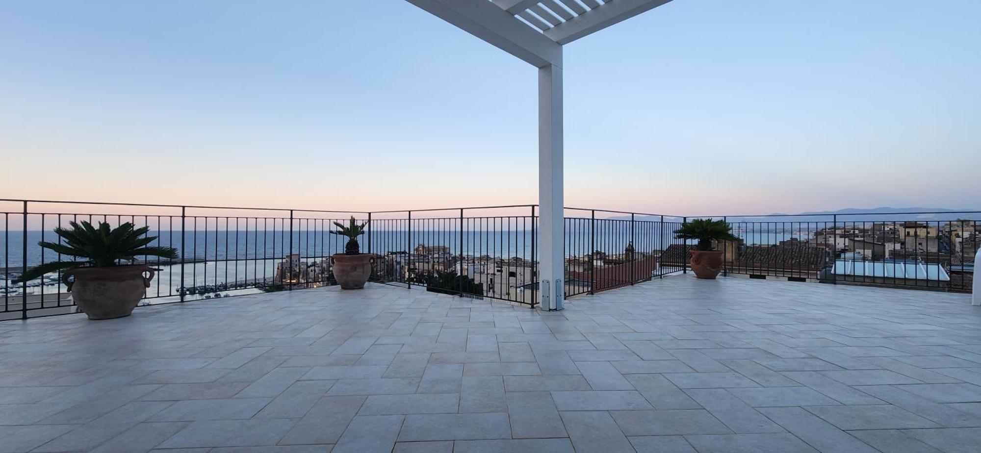 Palazzo Del Golfo Penthouse Apartment กัสเตลลัมมาเร เดล โกลโฟ ภายนอก รูปภาพ