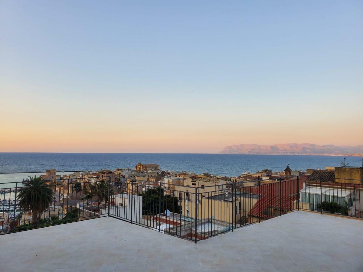 Palazzo Del Golfo Penthouse Apartment กัสเตลลัมมาเร เดล โกลโฟ ภายนอก รูปภาพ