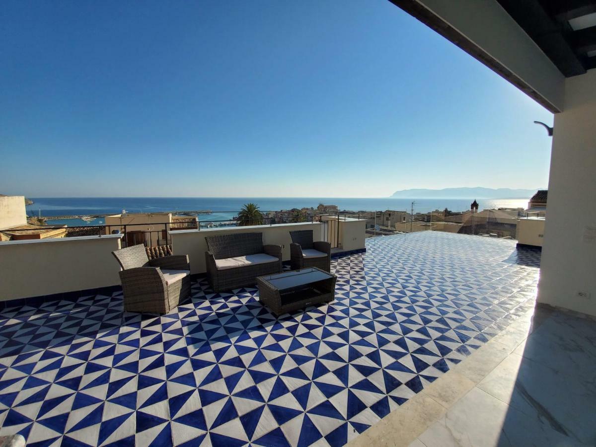 Palazzo Del Golfo Penthouse Apartment กัสเตลลัมมาเร เดล โกลโฟ ภายนอก รูปภาพ